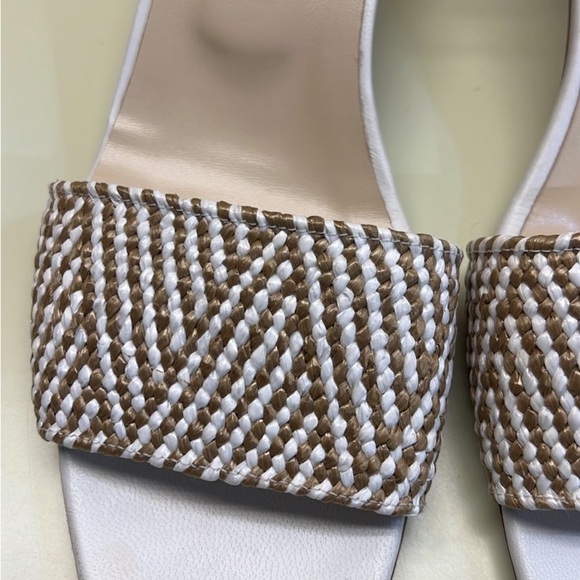 MADE IN ITALY GIOVANNA GRAZZINI LEATHER  White and Tan Sandals with Ankle Strap - Picture 5 of 9